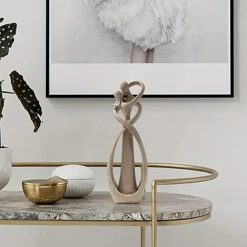 Elegantie in Liefde Sculptuur – Romantische Hars Kunst